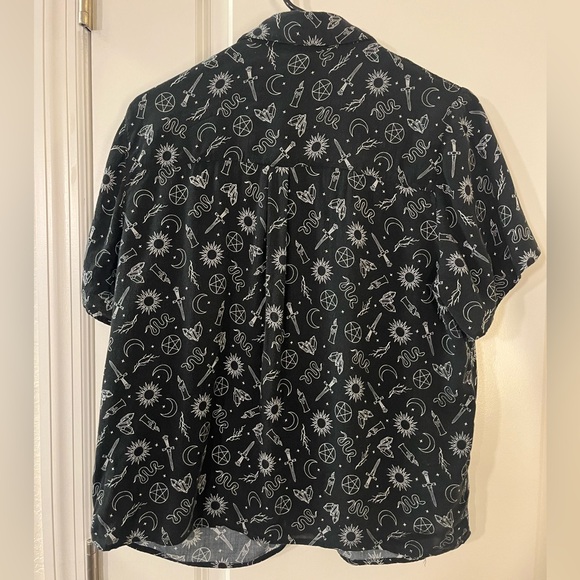 Hot Topic The Craft Witchy Symbols Black Boxy Crop Button Up Shirt Occult Large - Picture 12 of 16